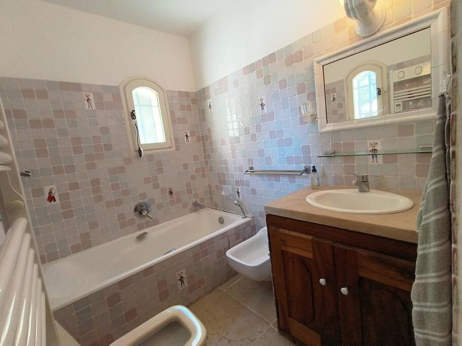 Villa Avec Piscine 8 Personnes *