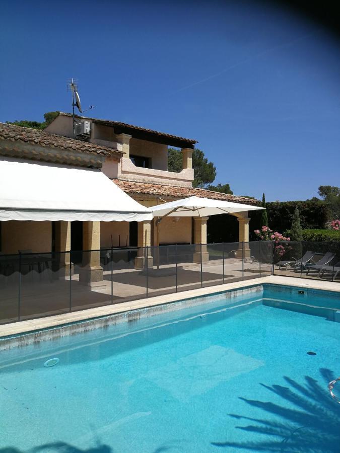 Villa Avec Piscine 8 Personnes *